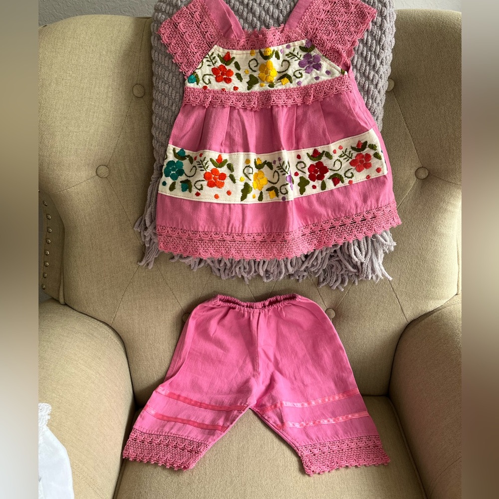Little girls embroidered Capri set